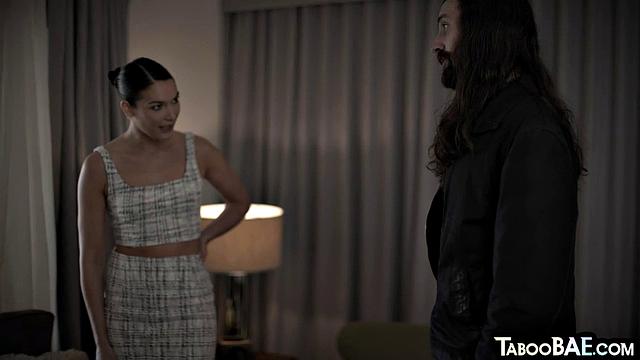 смотри, как пышные шлюхи трахаются втроем по полной