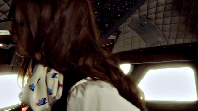 стюардесса маделин мари лечит пилота сексом и шутит с шприцем