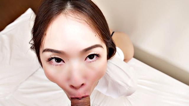 Ая Окура отложила бикини ради хорошей дрочки с вибратором