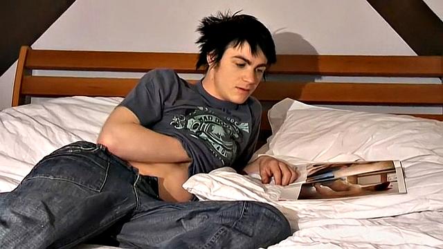 Fit Boy Orlando Jacks His Dick - Orlando Bacon