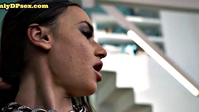 Stunning cocksucking bae double penetrated in threesome