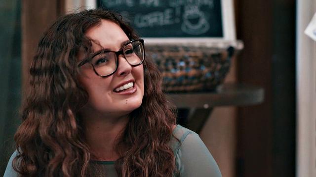 TRANSFIXED - Hot Waitress Emma Rose Rekindles With Bestie Leana Lovings During After Hour