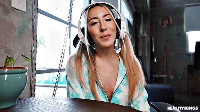 Gamer Girl Fucks Admirer