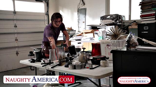 Blonde MILF Laura Bentley thanks friend by riding his cock