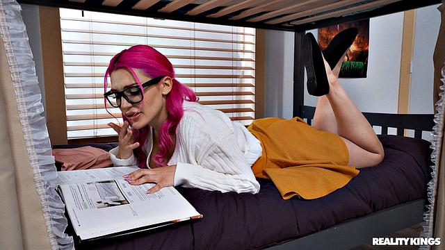 Bunk Fucking While Cucking Sorority Sis