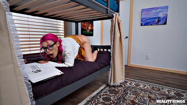 Bunk Fucking While Cucking Sorority Sis