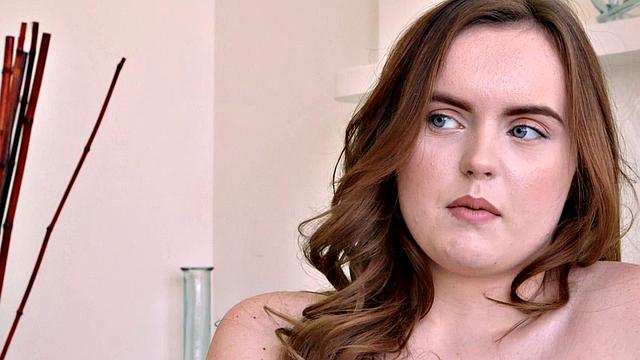 Сочная ковбойша Ривер кайфует на природе - натуральные сиськи и круглая жопка