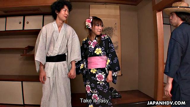 Amazing Japanese babe gets double penetrated