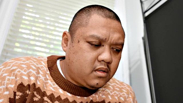 Busty MILF squirting on cocks while riding in threesome