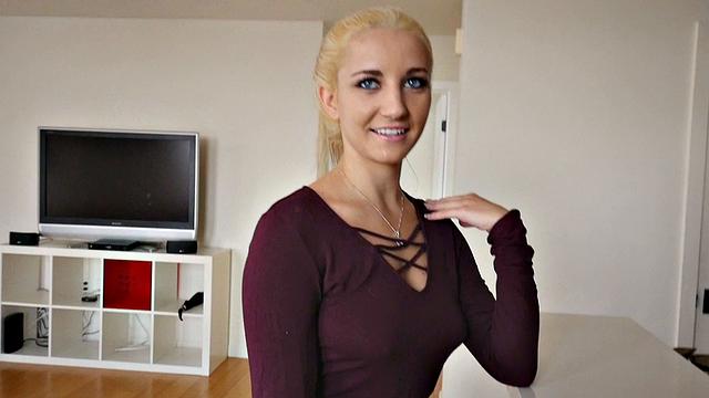 похотливая сводная трахает брата без тормозов после долгой разлуки