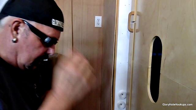 Gloryhole Newbie Wants To Fuck