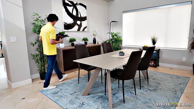 Элли Клатч и Ван Вайлд: очкарик превращает учебу в страстный секс на члене соседа.