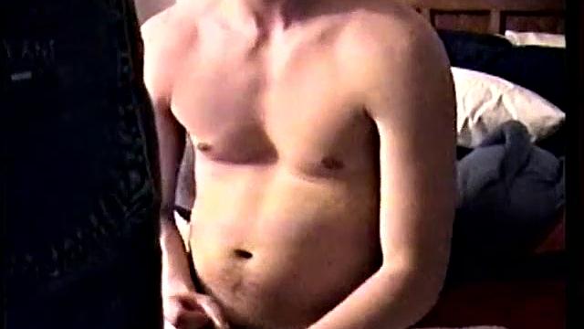 Винни страстно сосёт Спайку и получает густой финиш на лицо