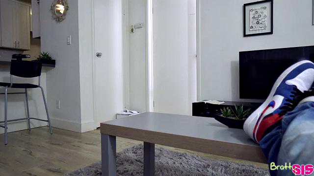 Follow Step Sis For Sexy Pics - S16:E4