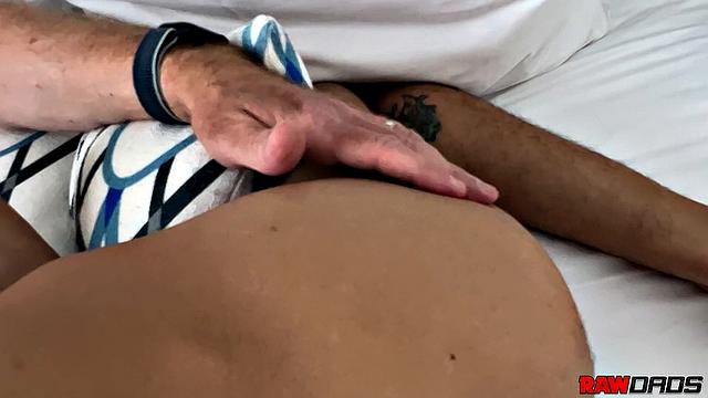 Папочка Дакота наслаждается двумя горячими дырочками - Дакота Скай, Нико Беллик и Зейн Тейлор