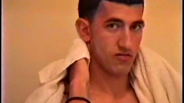 Данте напрягает челюсть, наслаждаясь жёстким минетом с парнем-гейем.