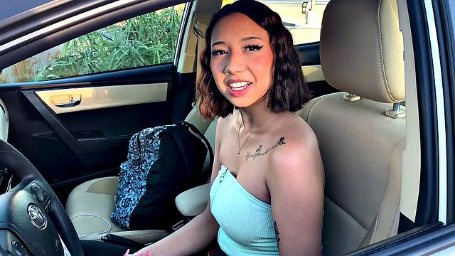 филиппинка страстно скачет сверху и ловит мощный финиш на лицо