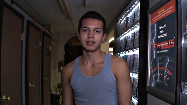 Gloryhole amateur cocksucked by spex gay