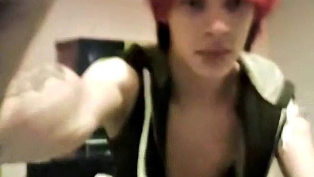 Skye Romeo jerks it solo like he's winning an award for best performance