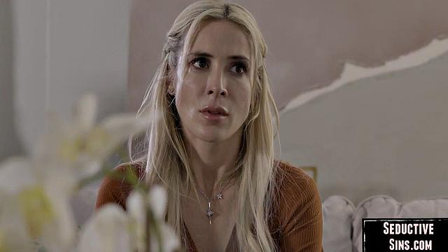 Блондинка прикинулась невинной, а сама шумно кайфует с bbc-любовником, романтика тут только для вида.