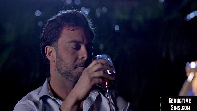 Блондинка прикинулась невинной, а сама шумно кайфует с bbc-любовником, романтика тут только для вида.