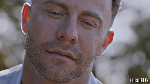 Блондинка с тату дает волю гравитации: сиськи скачут, сперма летит!