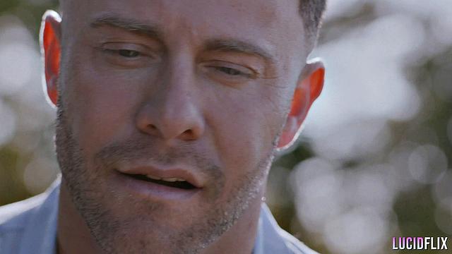 Блондинка с тату дает волю гравитации: сиськи скачут, сперма летит!