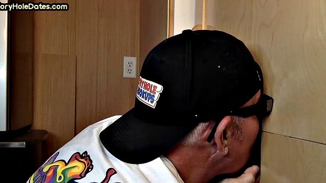 Cocksucking gloryhole DILF sucks rod in private action