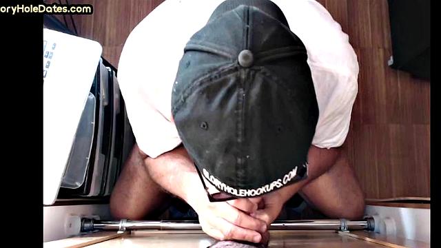 Cocksucking gloryhole DILF sucks rod in private action