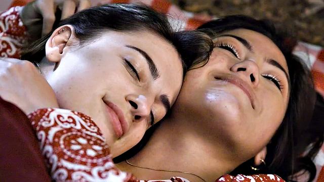 Conflicted Teen Kristen Scott Explores Her Sexuality With Bestie Kendra Spade