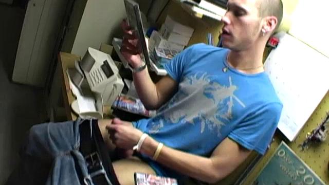 Brooklyn Ray is a 21 year old 6 foot tall Chicago boy. In addition to his stunning blue eyes, he's packing 8 inches for any lucky enough bottom to be on the receiving end.