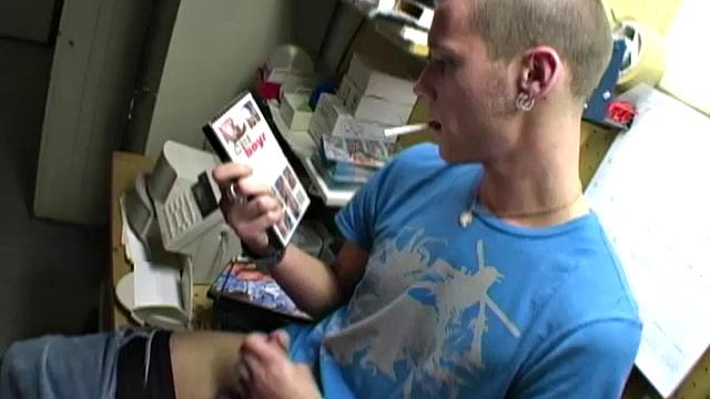 Brooklyn Ray is a 21 year old 6 foot tall Chicago boy. In addition to his stunning blue eyes, he's packing 8 inches for any lucky enough bottom to be on the receiving end.