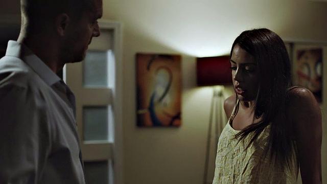 падчерица в чулках глубоко сосет и трахается с отчимом