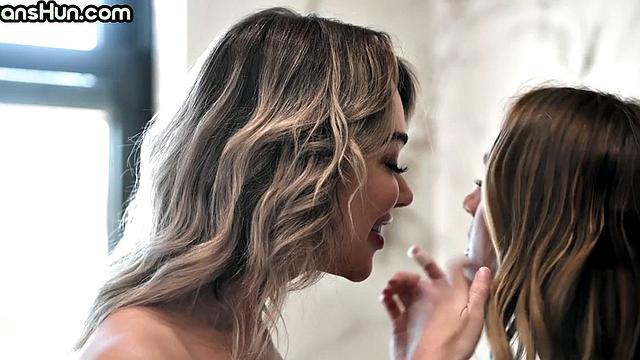 Trans hun seducing her GF after shower with pussy licking