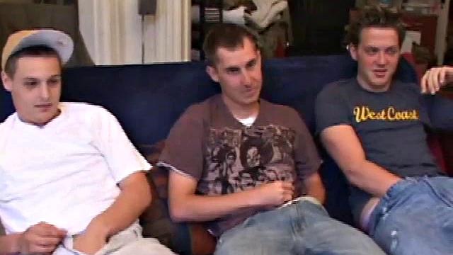 Кейси Морган уговаривает Кифера Фокса и Ганнера Рейнса обменяться дрочкой и поцелуями