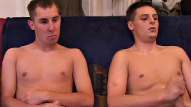 Кейси Морган уговаривает Кифера Фокса и Ганнера Рейнса обменяться дрочкой и поцелуями