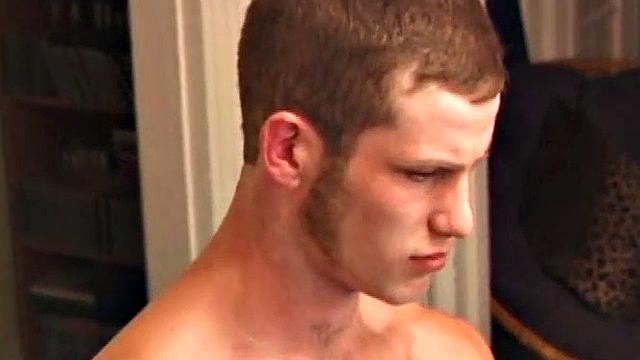 Скейтер Кайлер любит поразвлечься на доске и в трусах - вот кто знает толк в удовольствиях