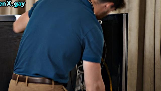 Delivery jock barebacking 21yo in doggystyle