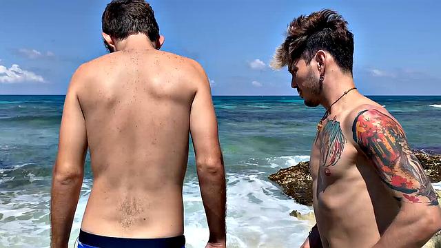 двое латинов жарко трахаются в пещере на пляже