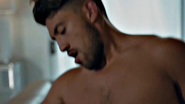 Black jock barebacking muscular BF in his analhole