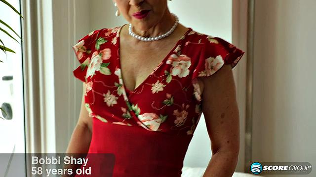 58-year-old Bobbi Shay gets off and tells how to jack off
