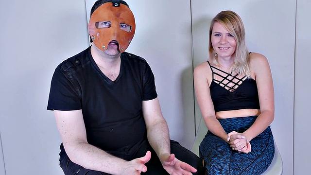 Throat wifey washes out her mouth