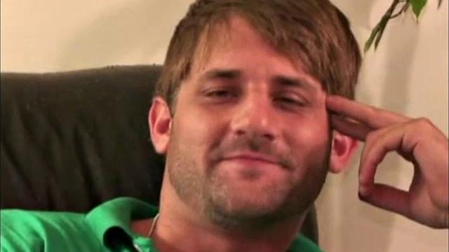 Ламар устал на стройке, зато дрочить не мешает