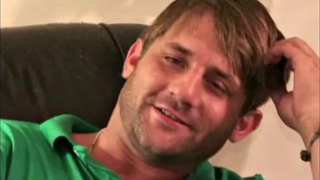 Ламар устал на стройке, зато дрочить не мешает