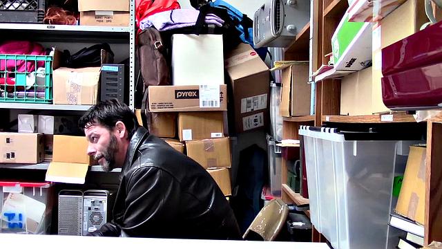 Geneva King попалась на краже и отсосала охраннику, чтобы выйти сухой из воды