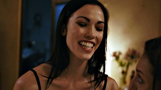 кружевные трусики, дерзкие языки и немного юмора - лесбийские шалости