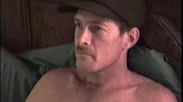 Трэмп дрочит без тормозов, Рэй мастурбирует спокойно-две страсти на грани