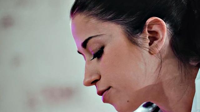 Massaging lesbian seduces oiled MILF