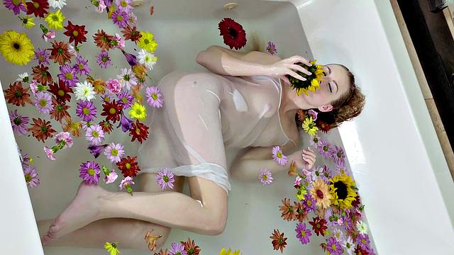 Naughty Bathtub Playtime with a Sexy Babe