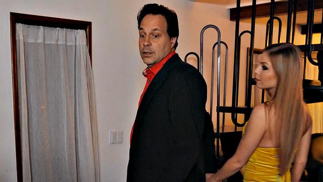 MILF fucked by two big dicks in wet pussy hole in 3way